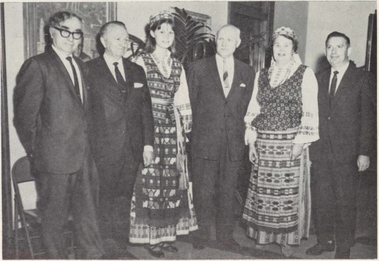 Alto_delegacija_pas_Los_Angeles_miesto_burmistrą_Sam._Yorty._Iš_kairės_Bern._Brazdžionis_A._Skirius_D._Razutytė_kons._dr._J_Bielskis_O._Razutienė_V._Čekanauska.jpg